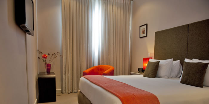 deluxe-room-with-bath-2