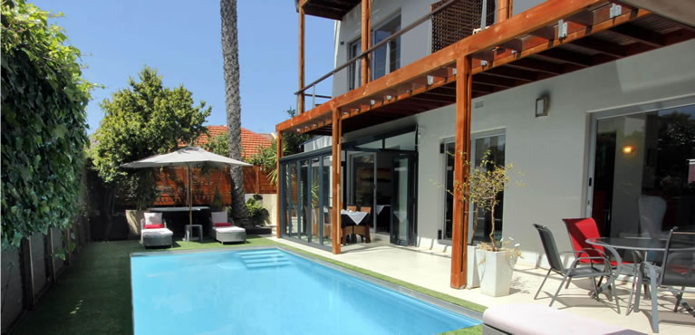 the one 8 swimming pool