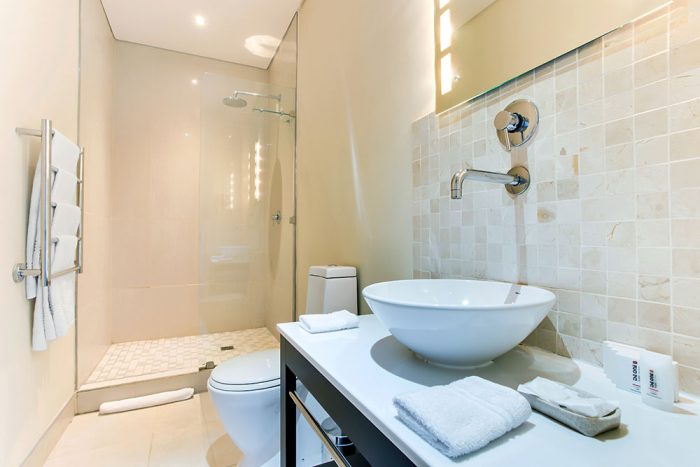 the one8 standard en-suite bathroom